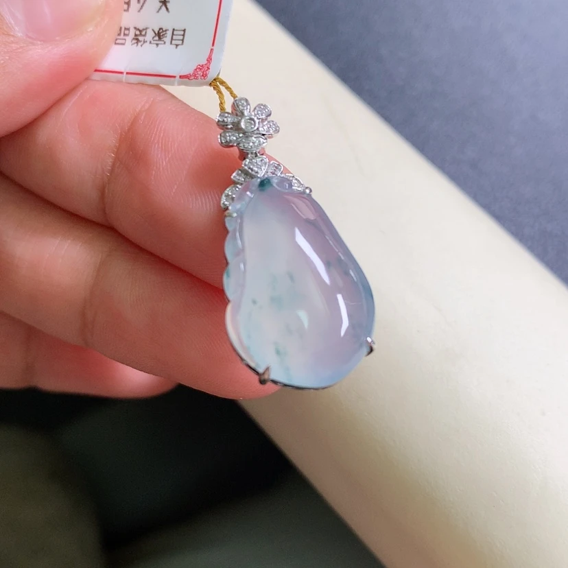 【闪购商品】翡翠颈饰18K金镶嵌福瓜