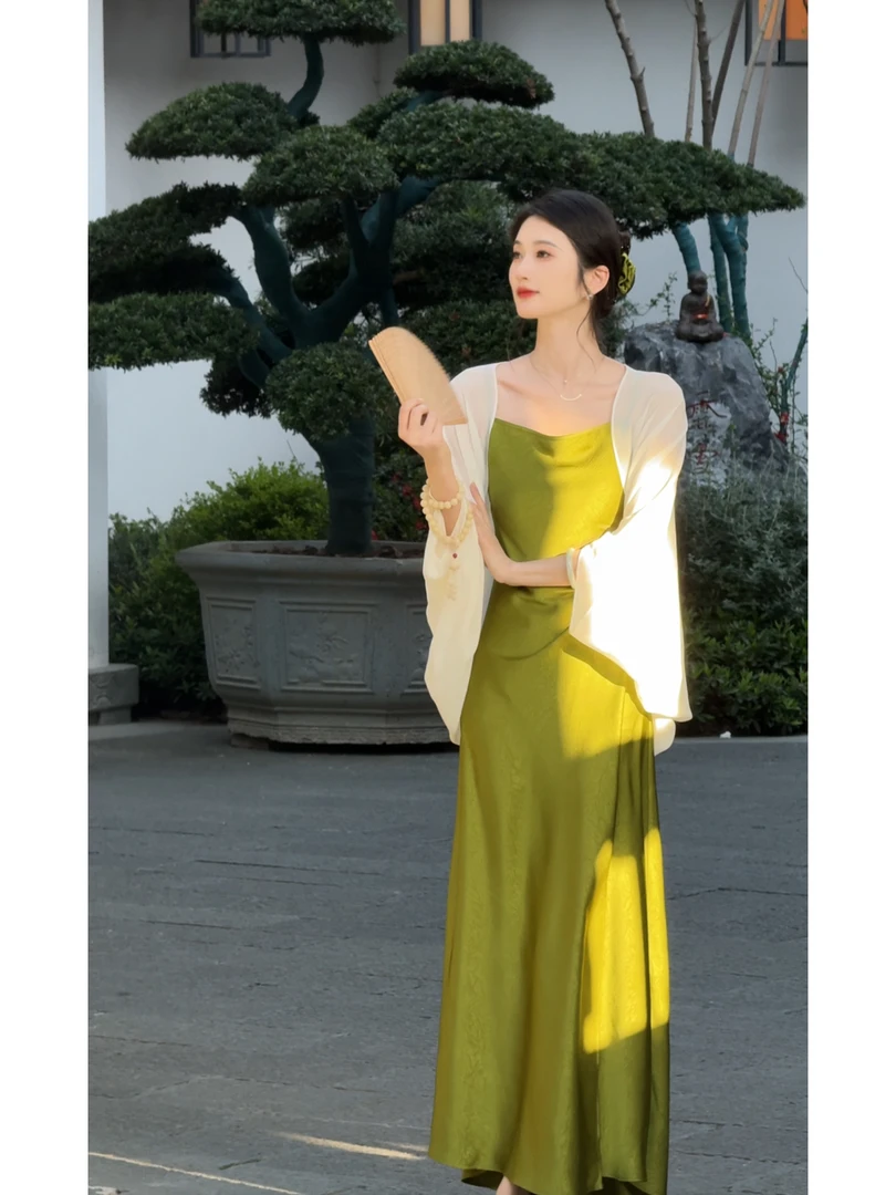 Liixu春夏时尚新款显瘦显白连衣裙女高级感气质长裙