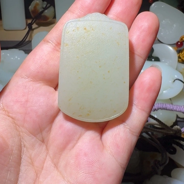 一***风颈饰未镶嵌和田玉（糖玉）