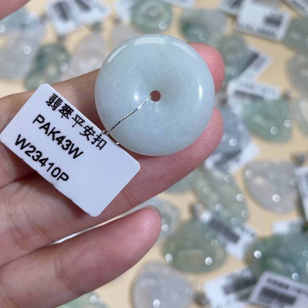 翡翠未镶嵌颈饰平安扣