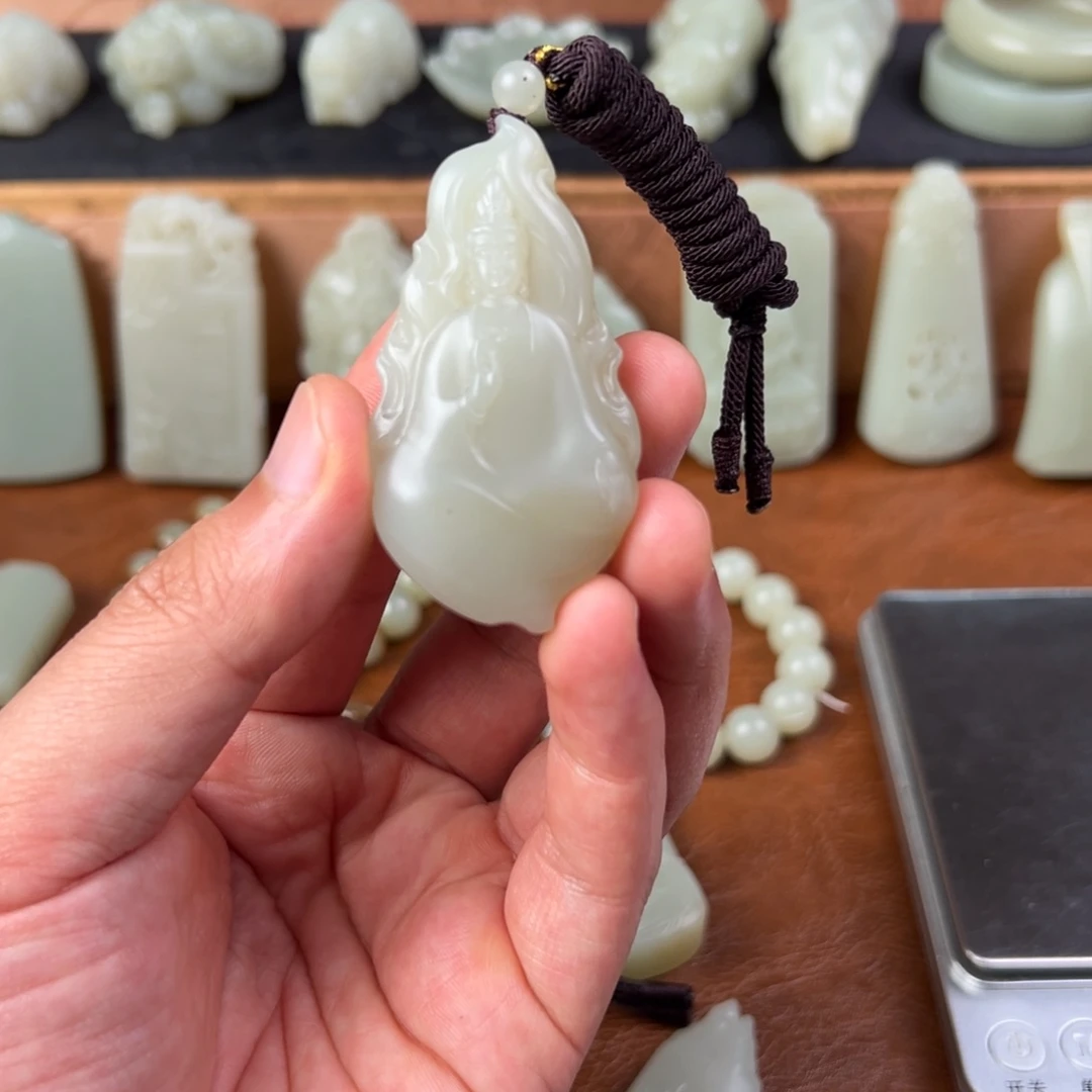 和田玉（青白玉）未镶嵌颈饰