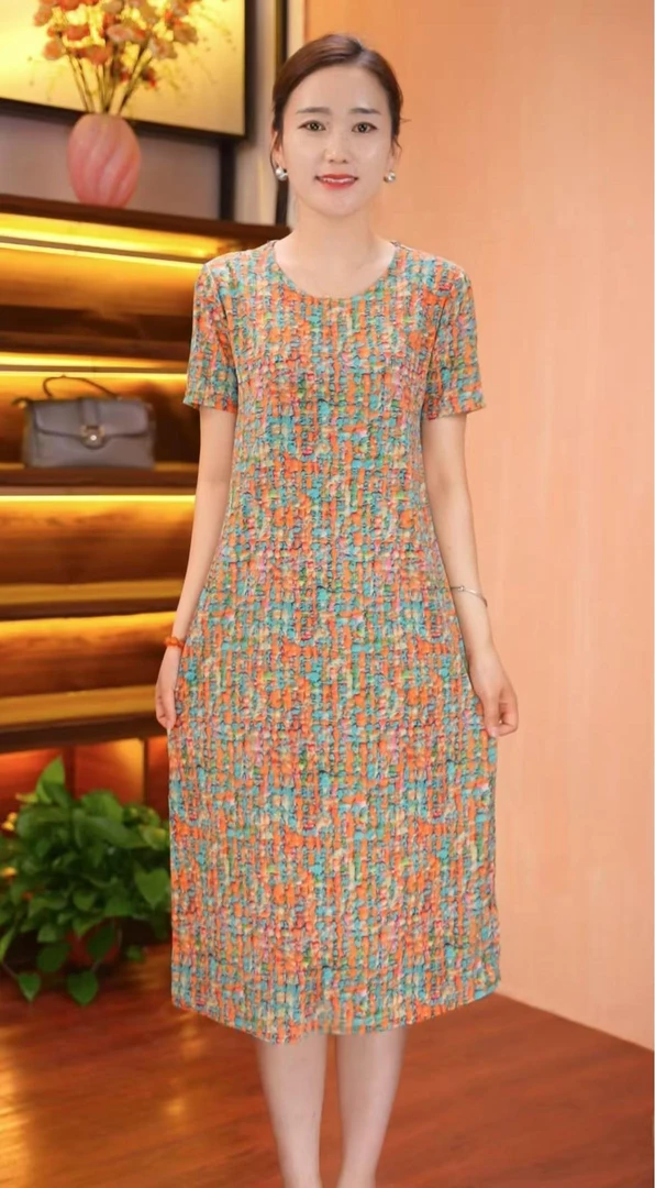 2025夏季新款减龄显气质妈妈装彩虹糖圆领中长款显瘦高弹力连衣裙