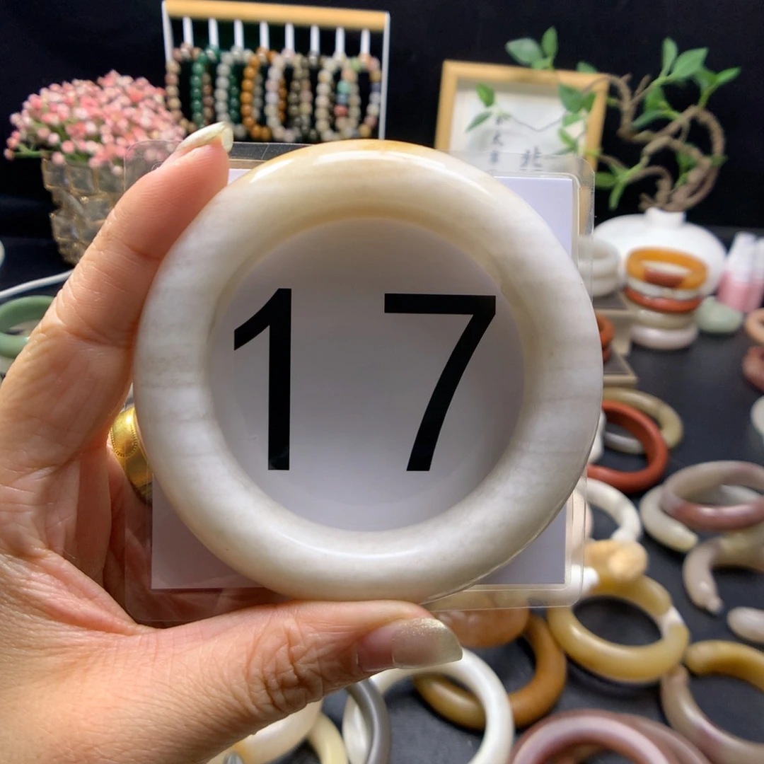 石英质玉手镯未镶嵌卿*