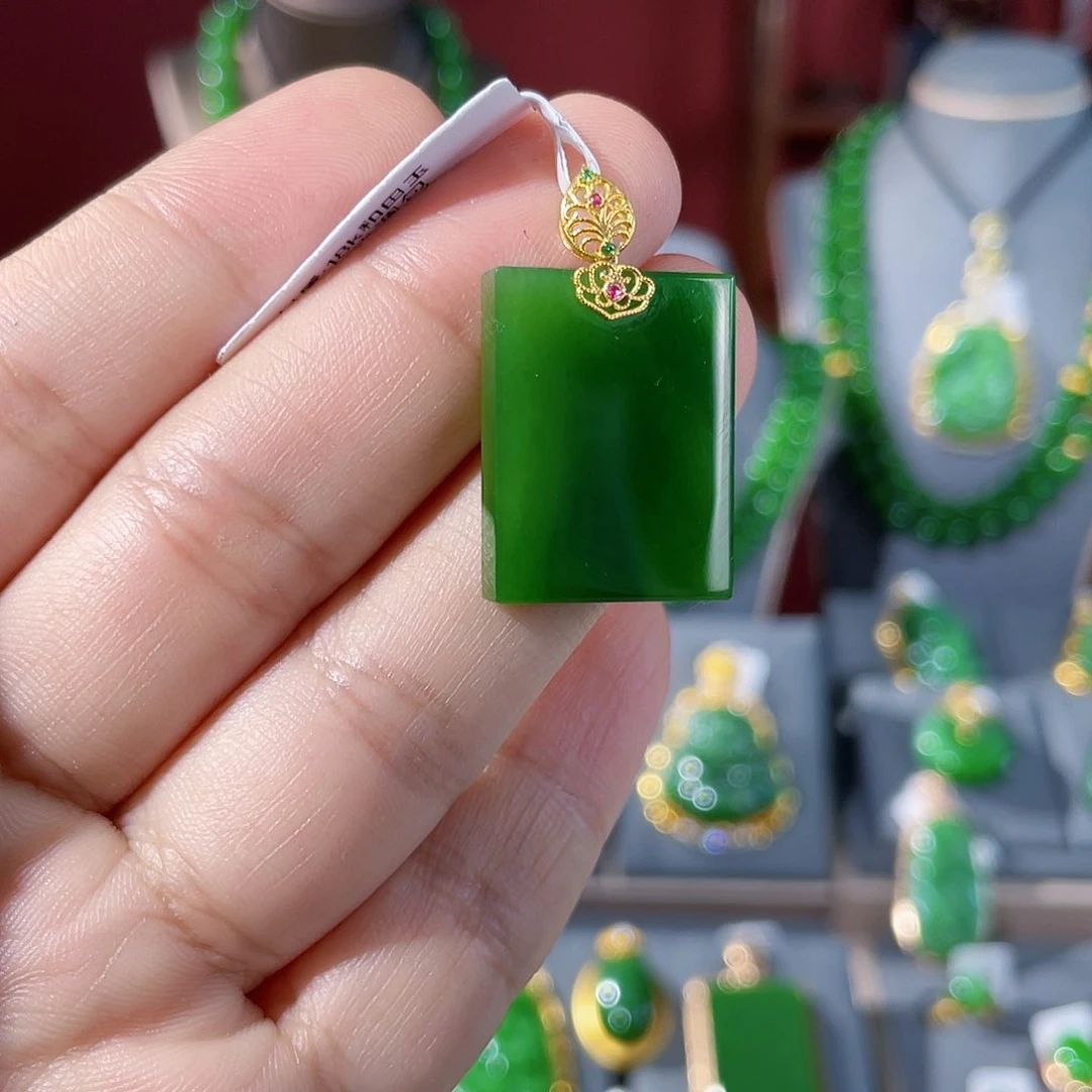 和田玉（碧玉）18K金镶嵌颈饰