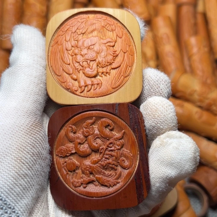 实心竹雕刻手把件