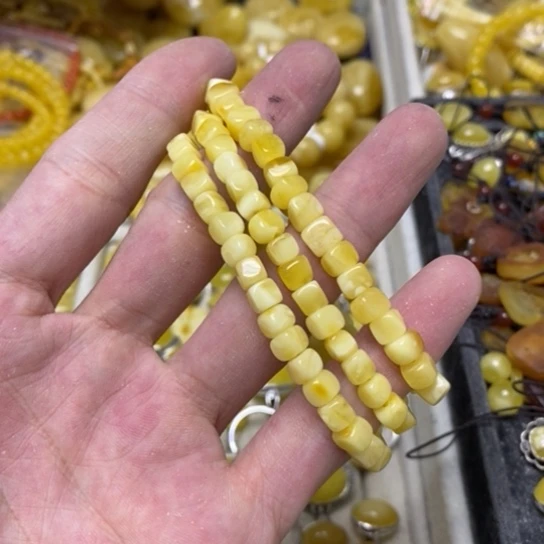 未镶嵌蜜蜡裸石多样性发货其一