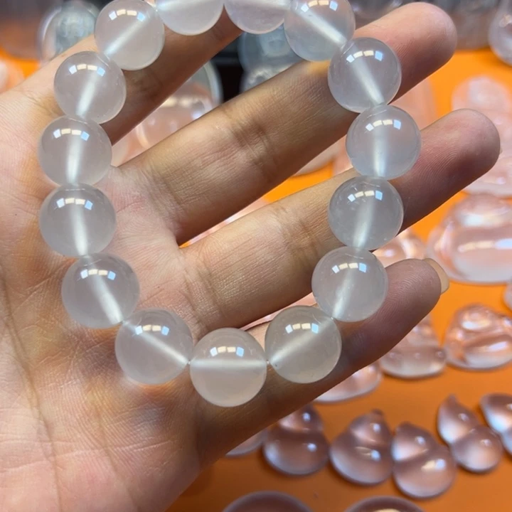 庄***子石英质玉未镶嵌颈饰