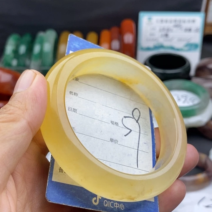 未镶嵌手镯石英质玉