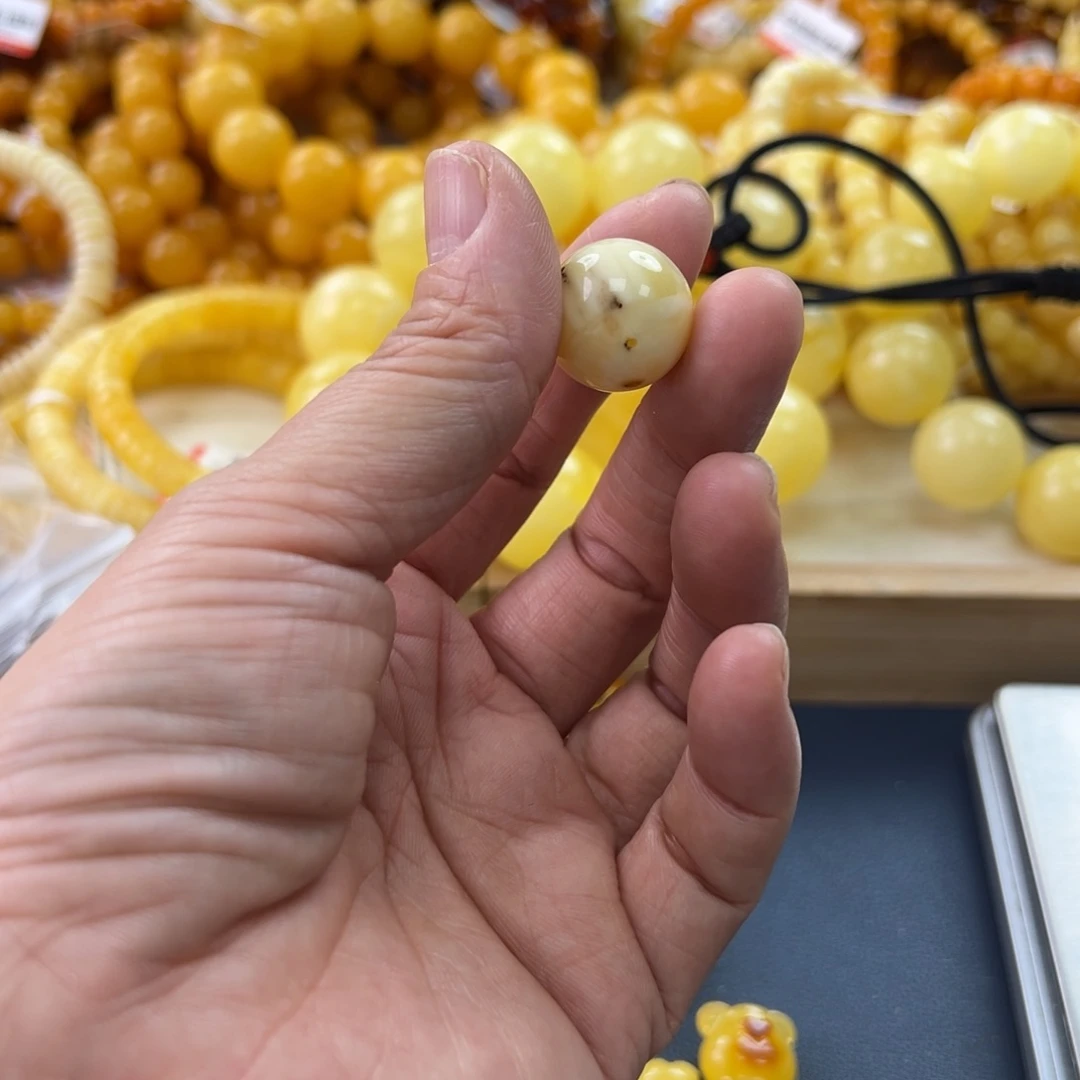 未镶嵌琥珀珠宝奇石