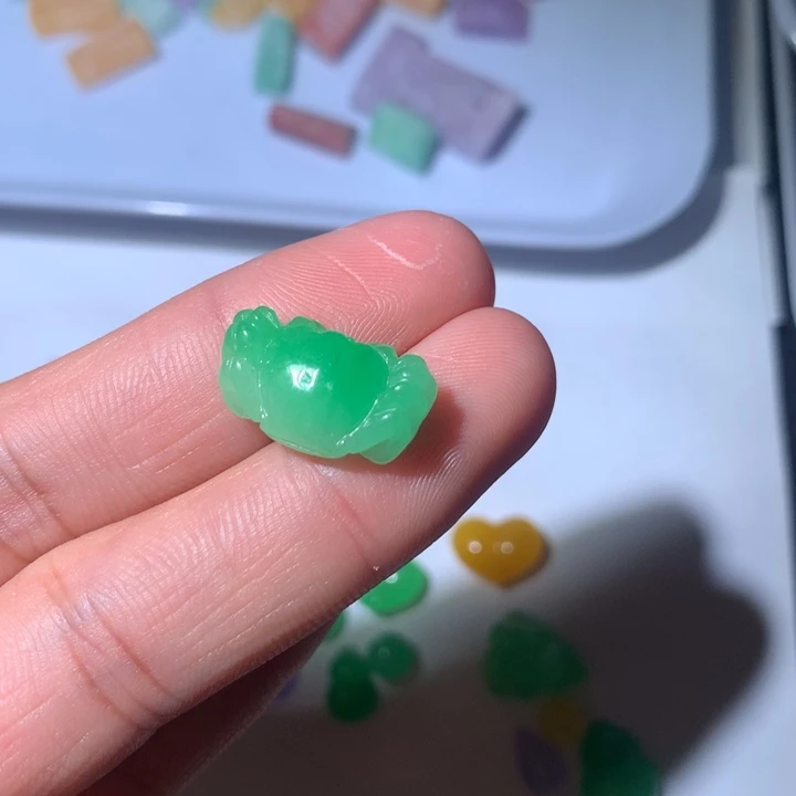 L***锋翡翠未镶嵌颈饰挂件