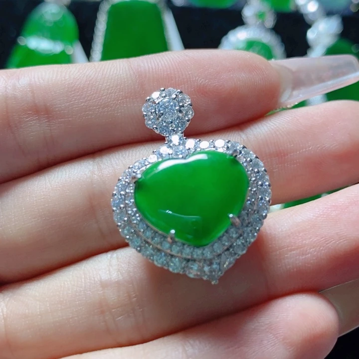 翡翠颈饰未镶嵌