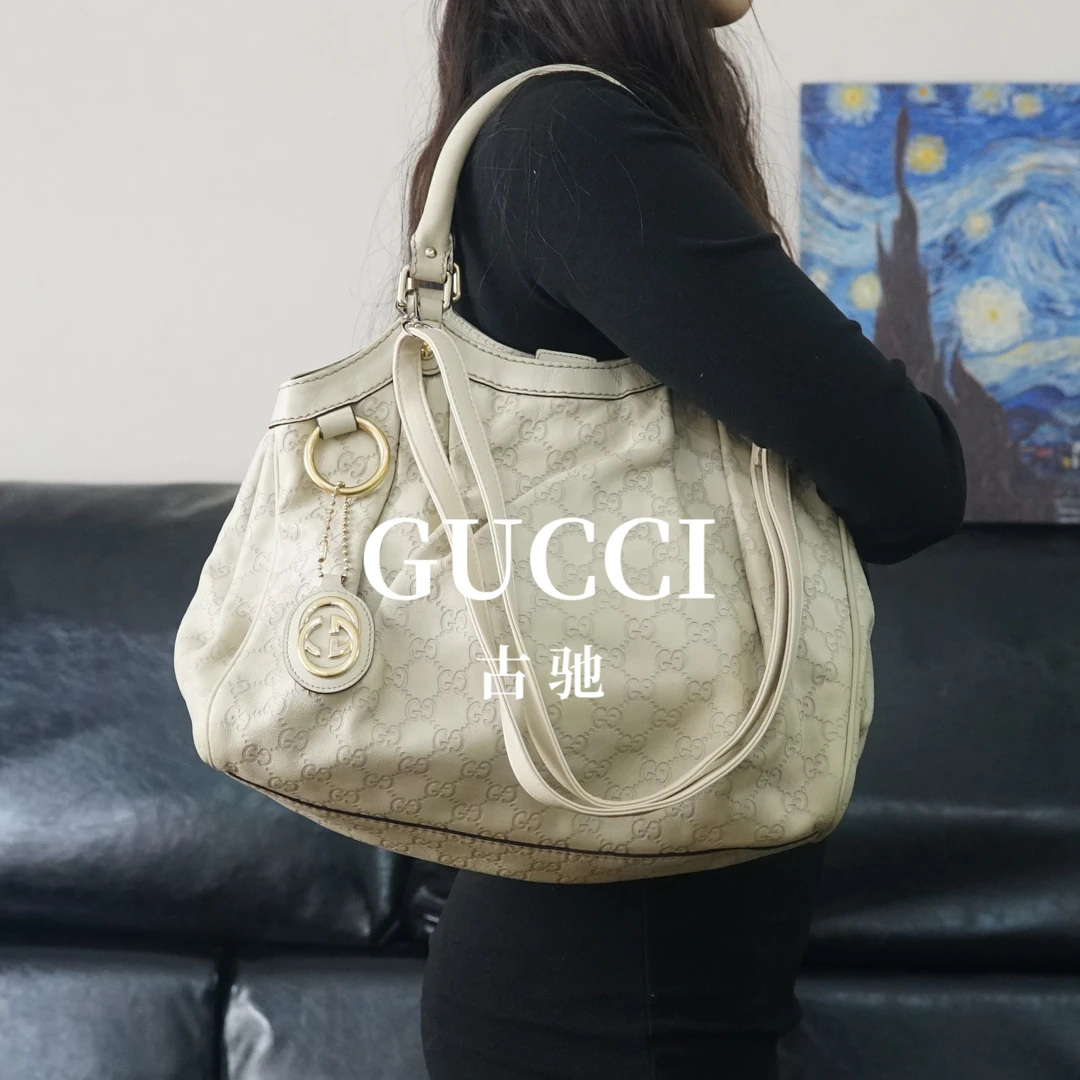 95新 GUCCI/古驰 白色压纹斜挎包/FYWJ11519036/9036