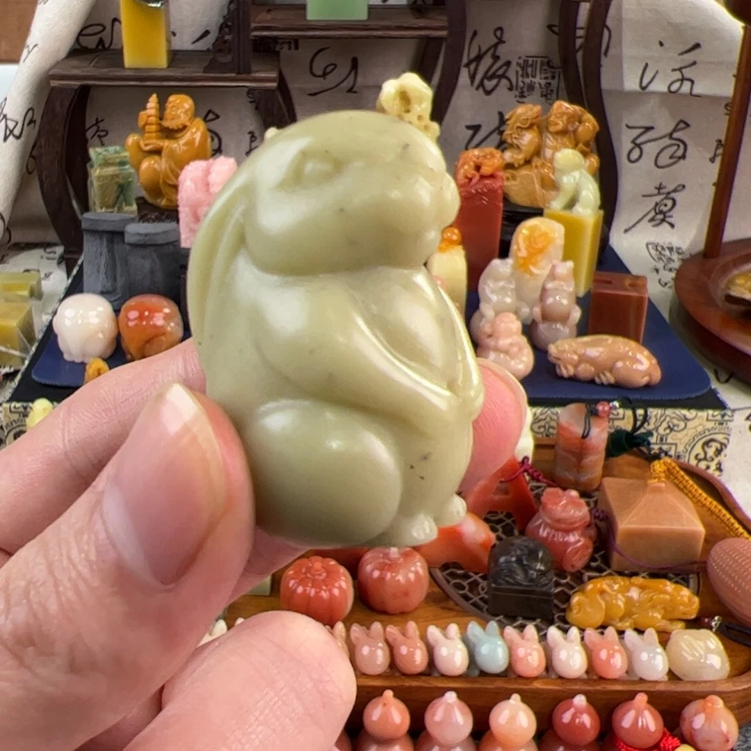 青田石兔子纽章一枚