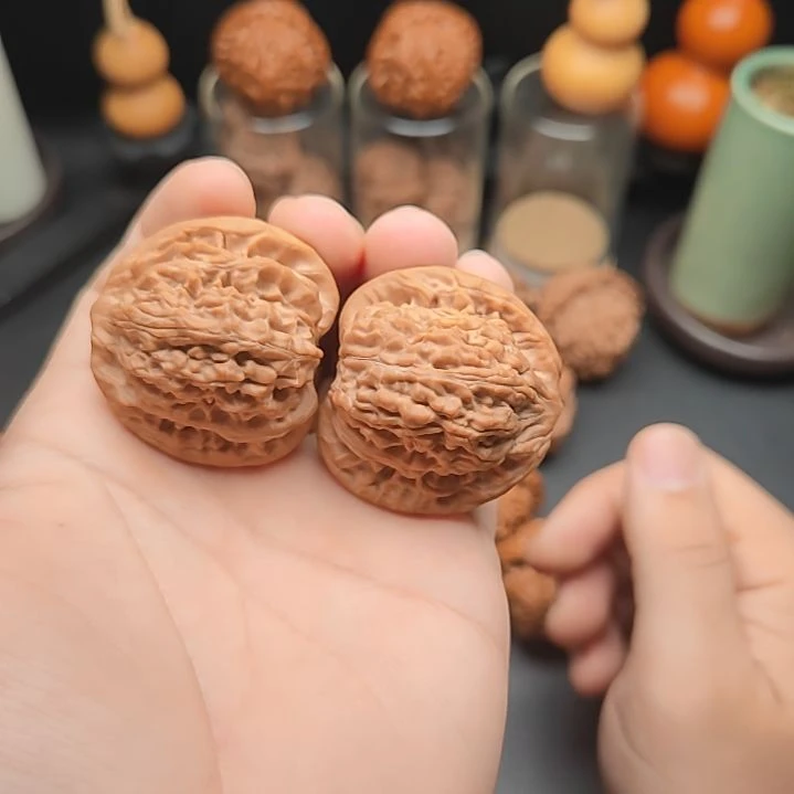 文玩核桃把件全品舞狮子望月尺寸42