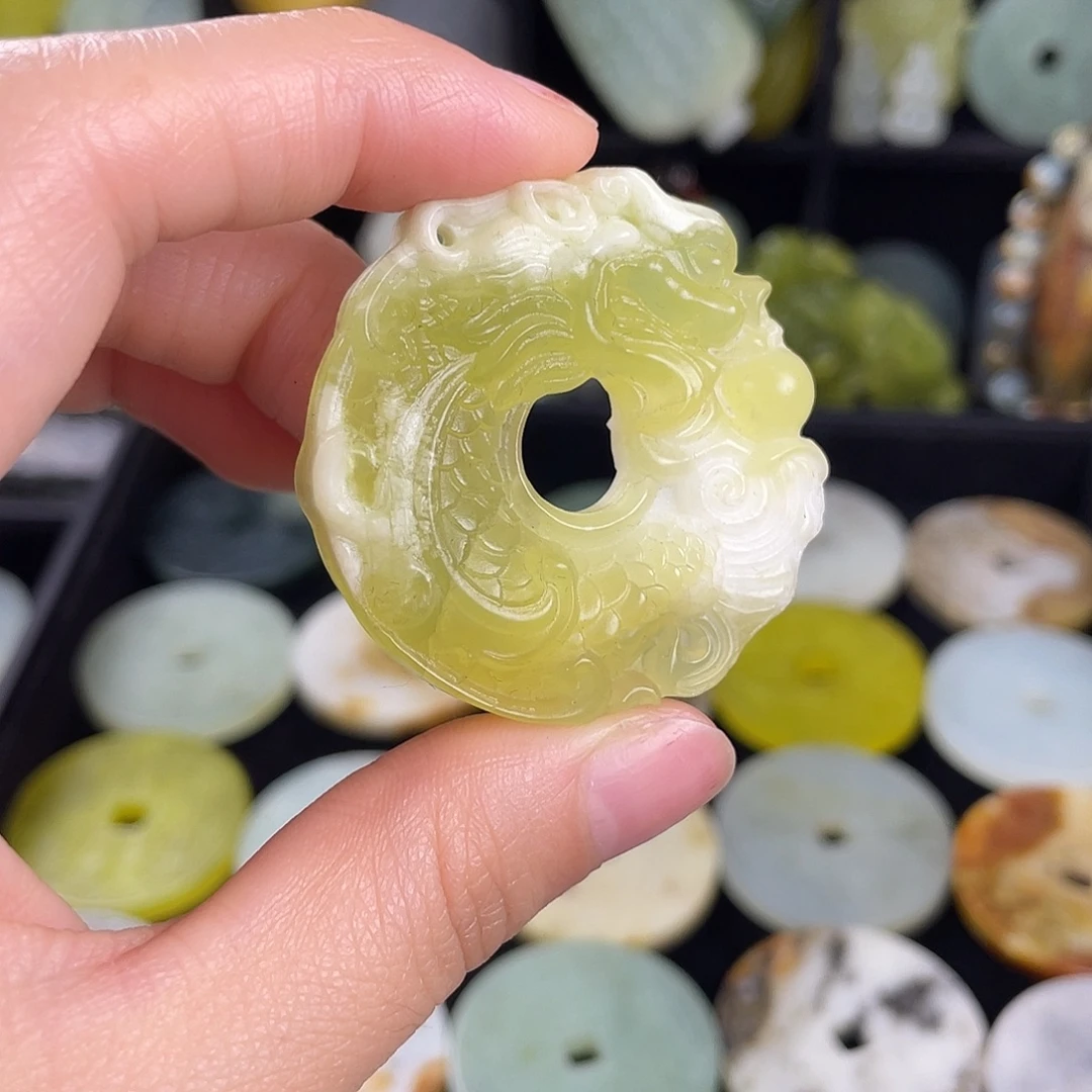 岫玉未镶嵌颈饰吊坠车挂