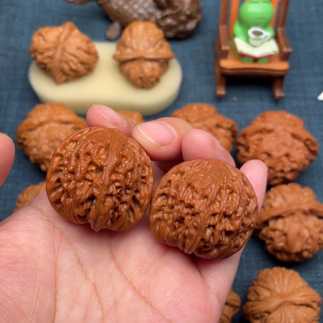 文玩核桃把件35山地红皮球磨全品