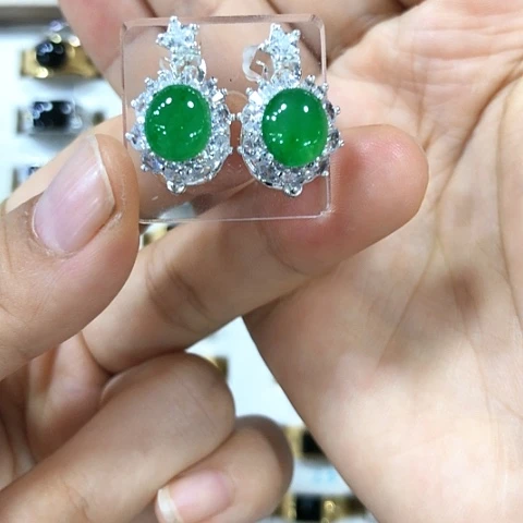 翡翠未镶嵌耳饰缅甸天然A货翡翠