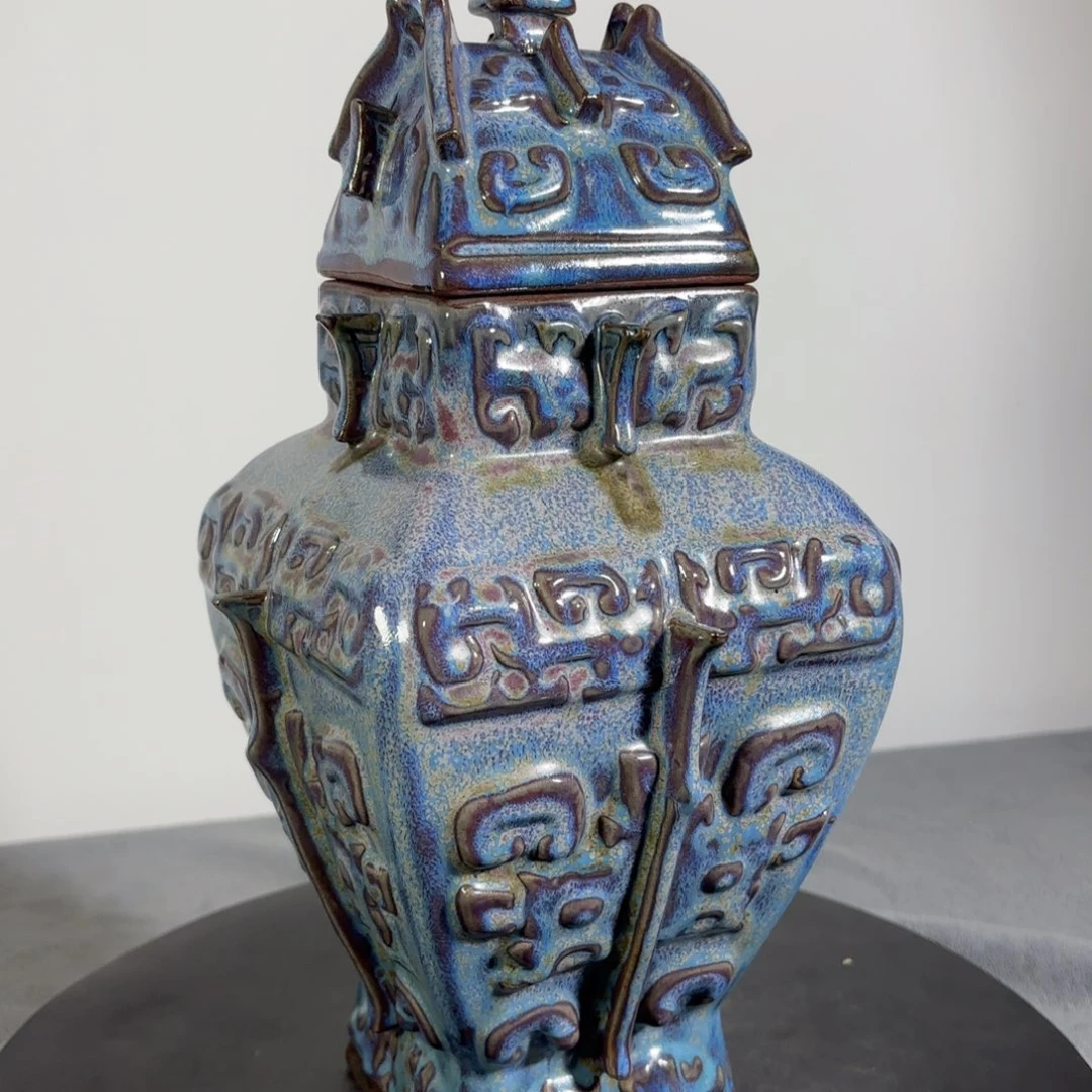 瓷片白**画四方盖罐摆件