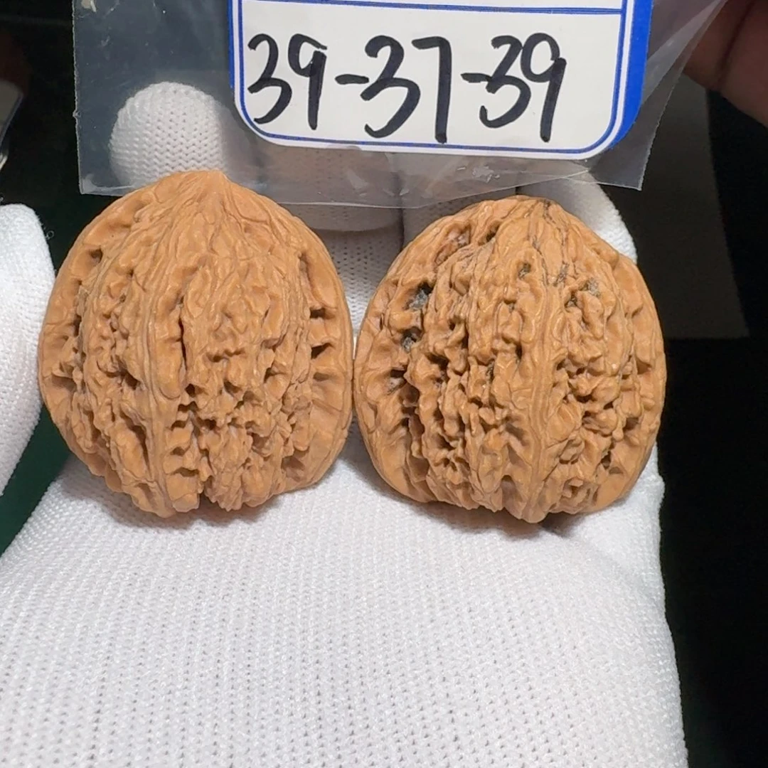 文玩核桃把件7号拧花