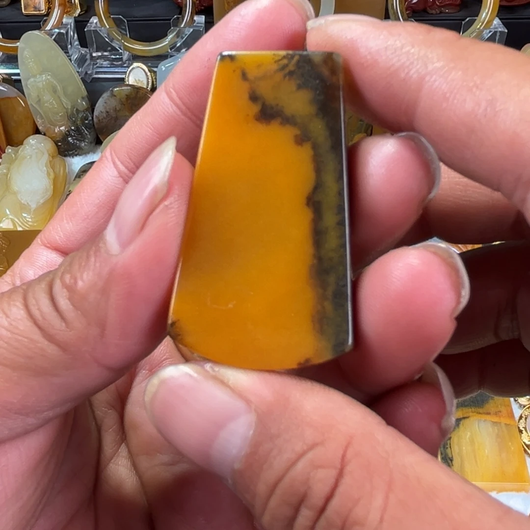 石英质玉（黄龙玉）合金颈饰