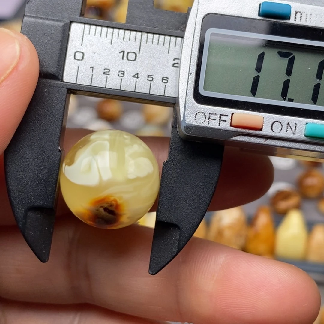 裸石琥珀未镶嵌圆珠