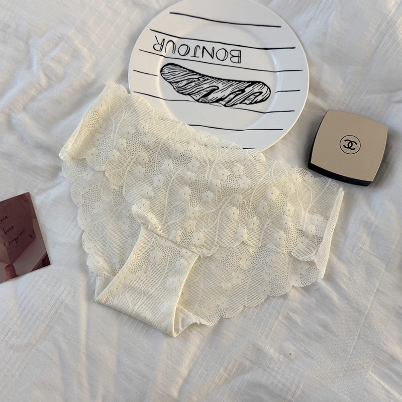 夏季轻薄透气蕾丝纯欲低腰女生无痕三角内裤女士少女镂空ins白色