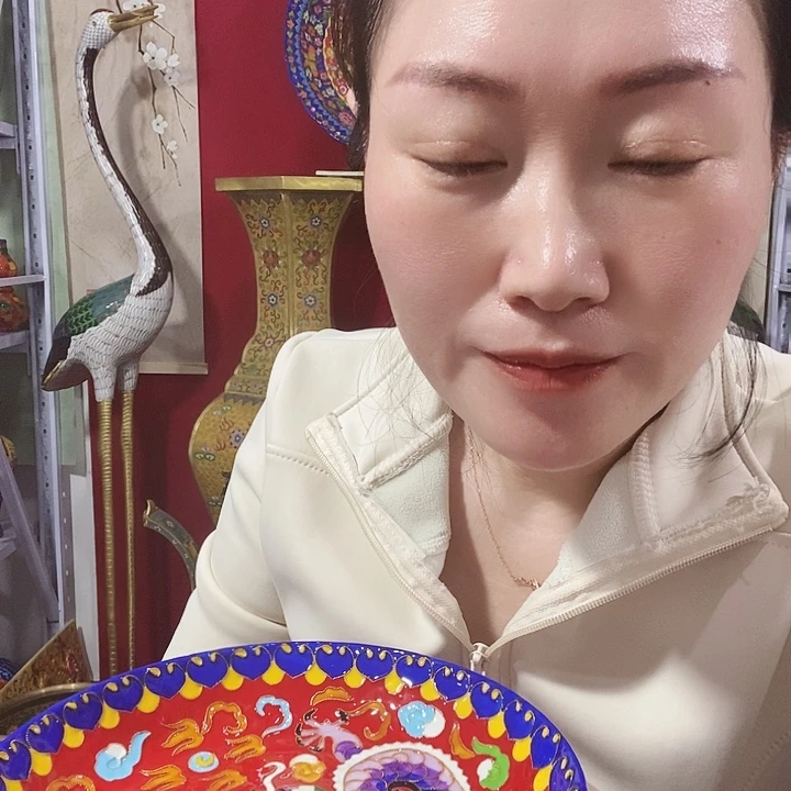 石***头景泰蓝的天空是蓝色和白色