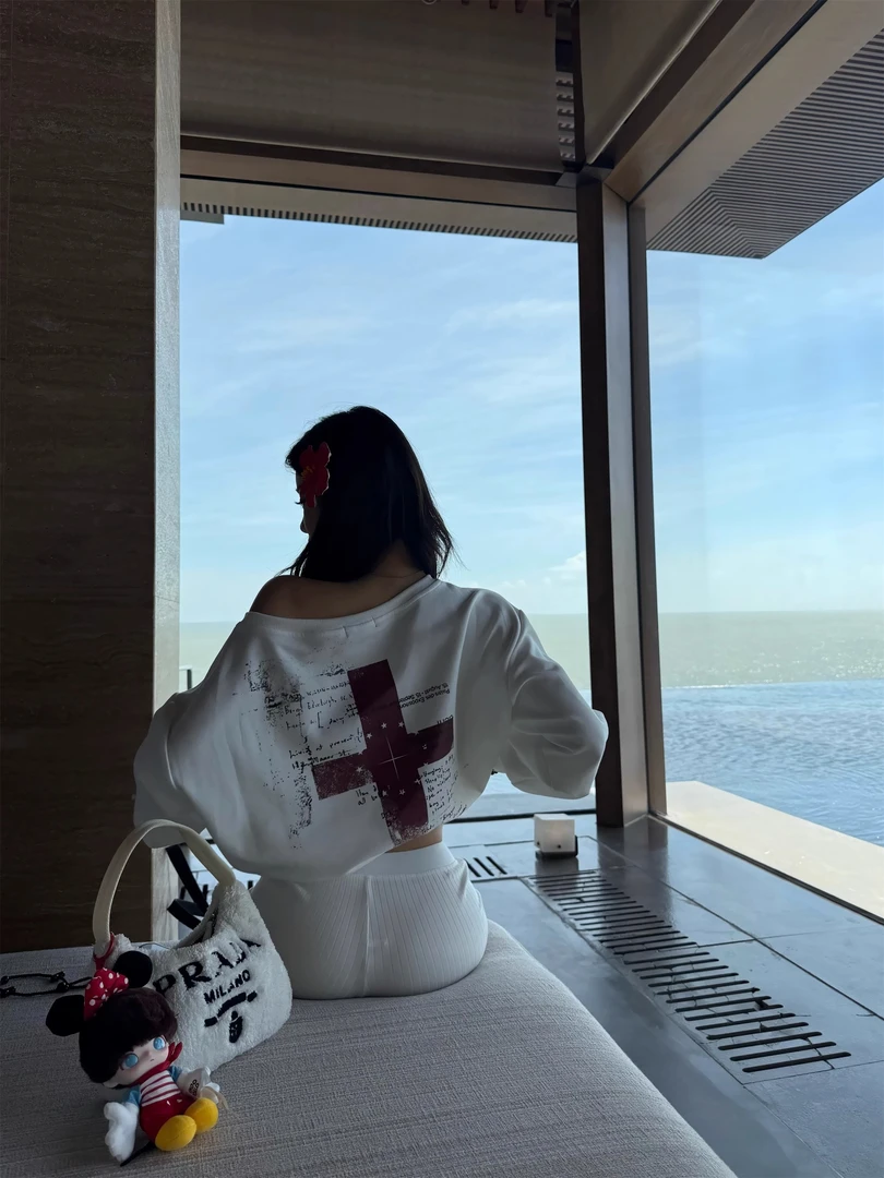 美式辣妹十字架印花斜肩长袖卫衣女秋季修身显瘦短裤套装