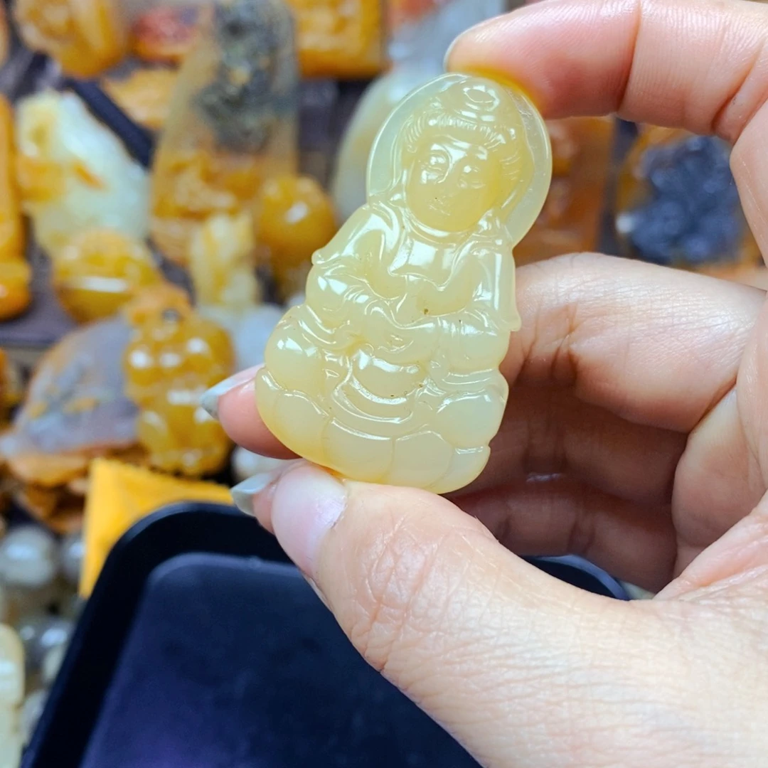 石英质玉（黄龙玉）未镶嵌颈饰
