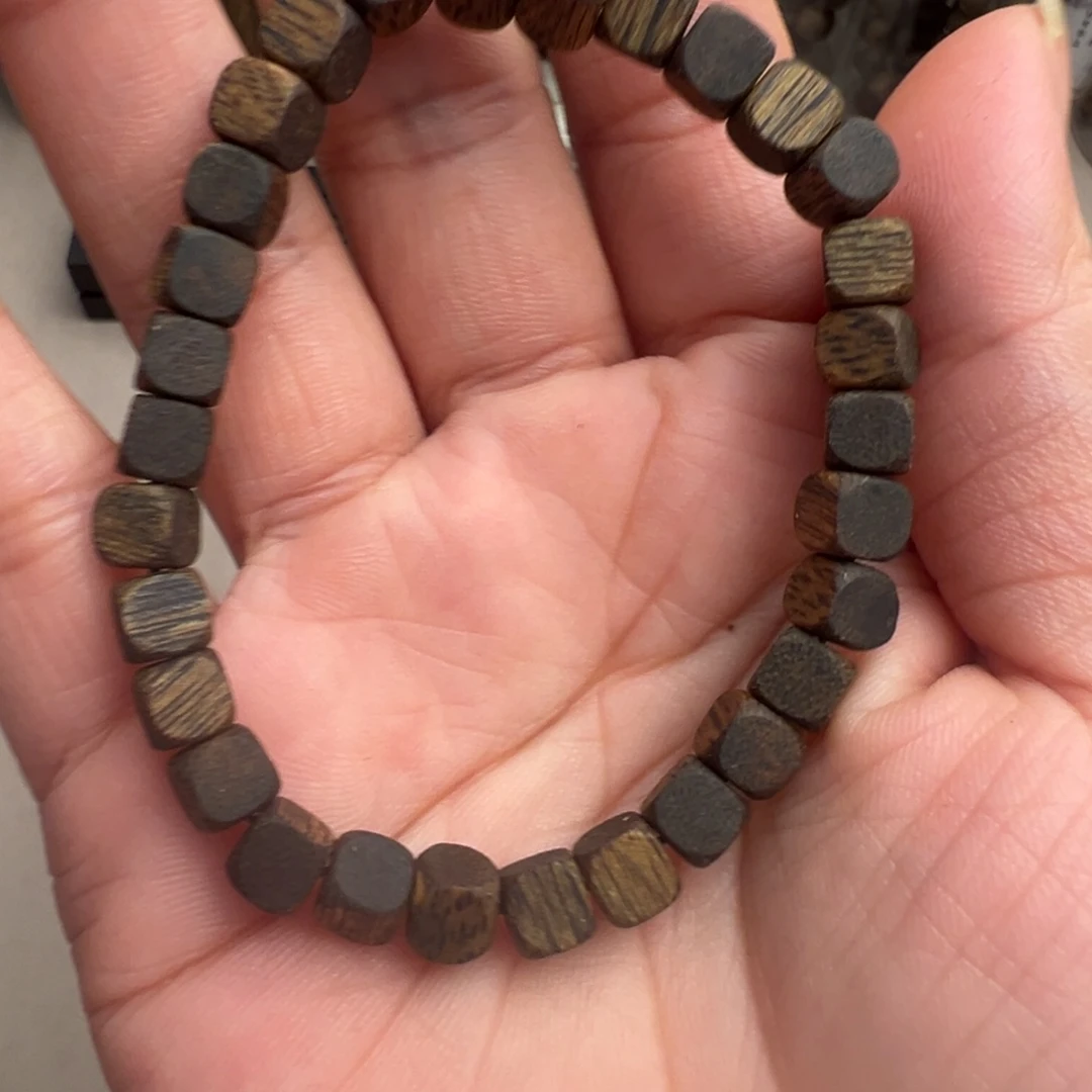 L***l棋楠沉香方珠卡6（4.5）