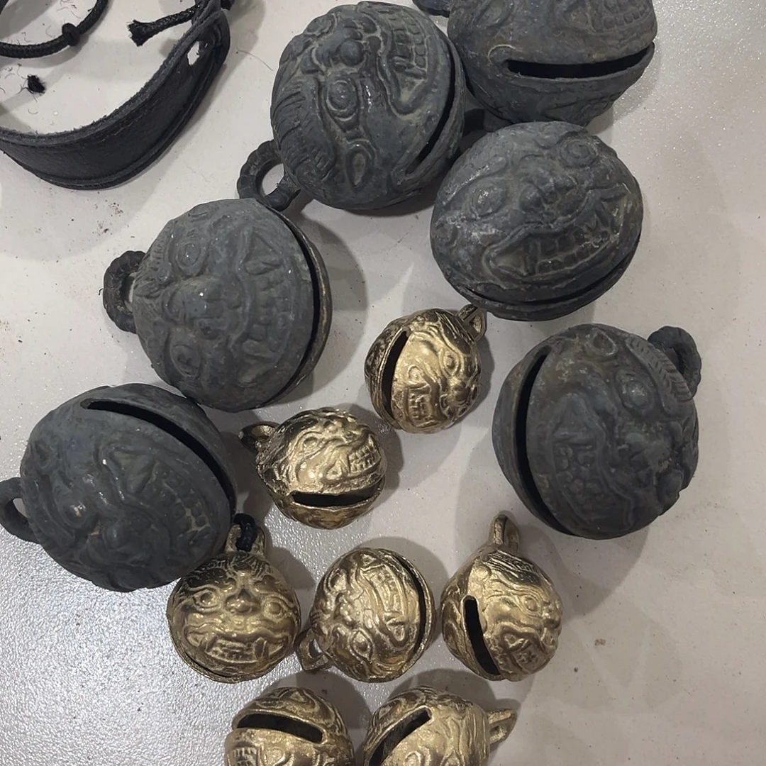 一***光闪电购铜摆件工艺品