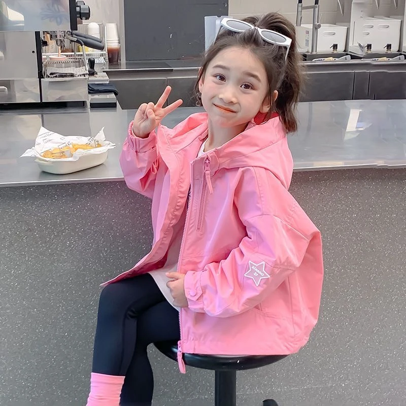 女童春季连帽外套春秋季2025新款洋气冲锋衣女宝宝韩版风衣儿童装