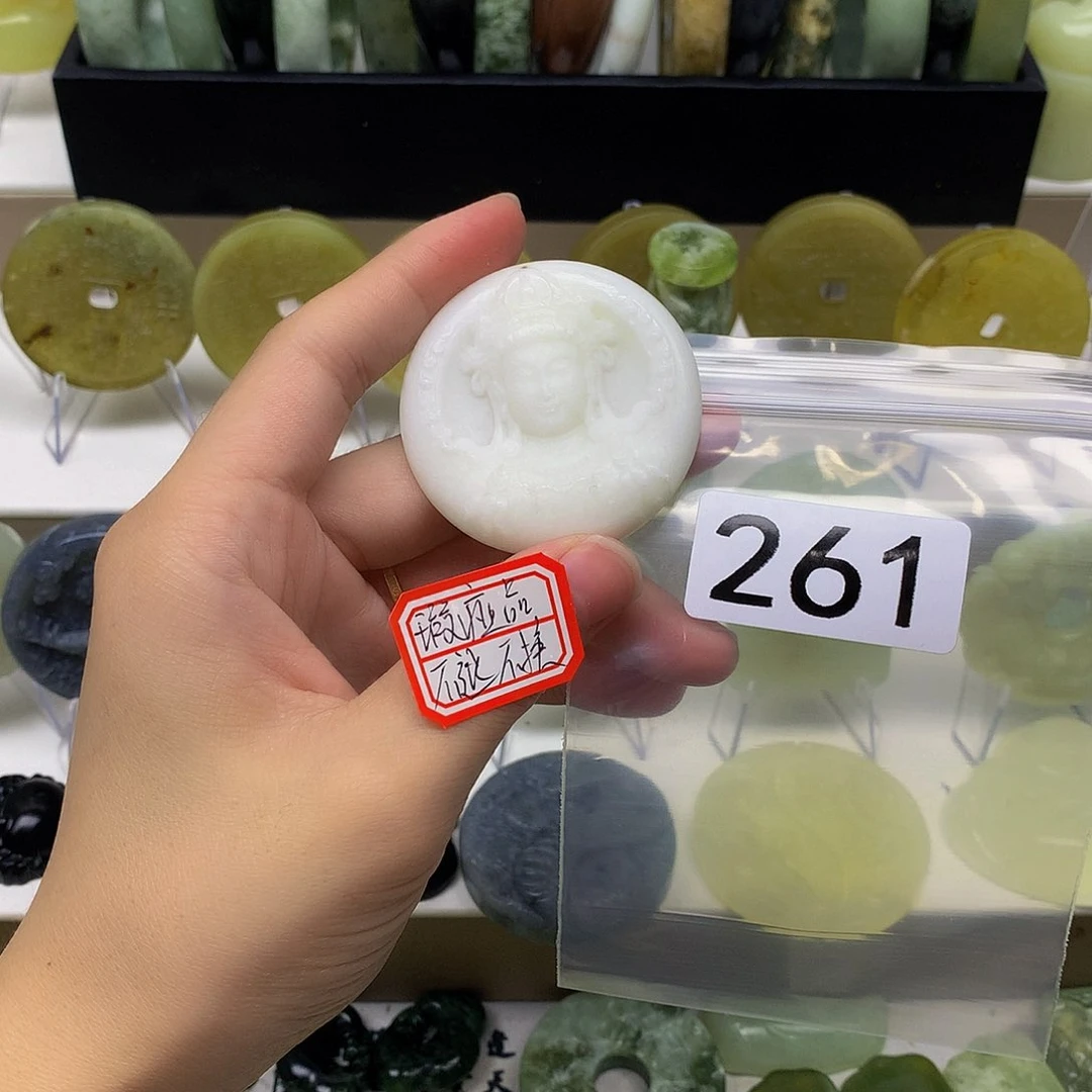 蛇纹石玉颈饰未镶嵌