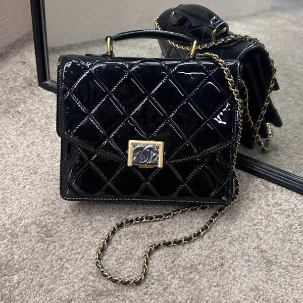 99新 Chanel/香奈儿 23A黑金漆皮风琴邮差包手提单肩斜挎包