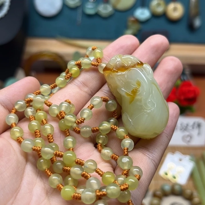 蛇纹石玉未镶嵌颈饰