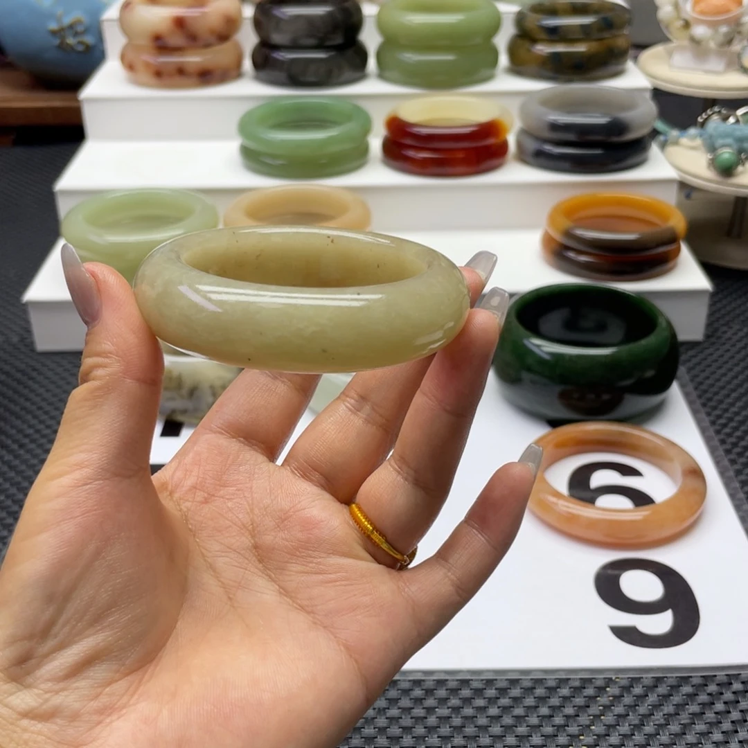石英质玉手镯未镶嵌紫**路