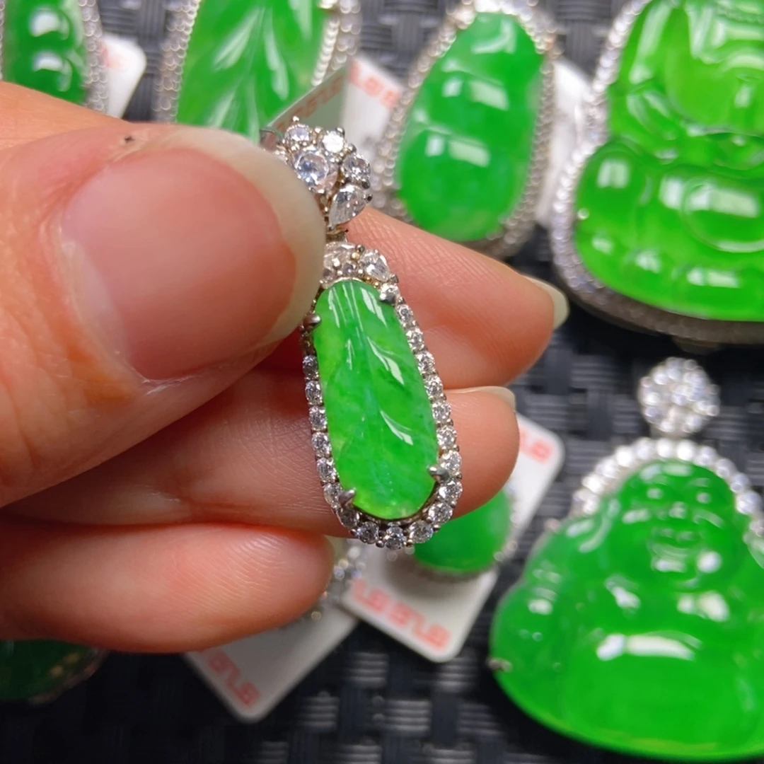 翡翠银S925镶嵌颈饰树叶吊坠