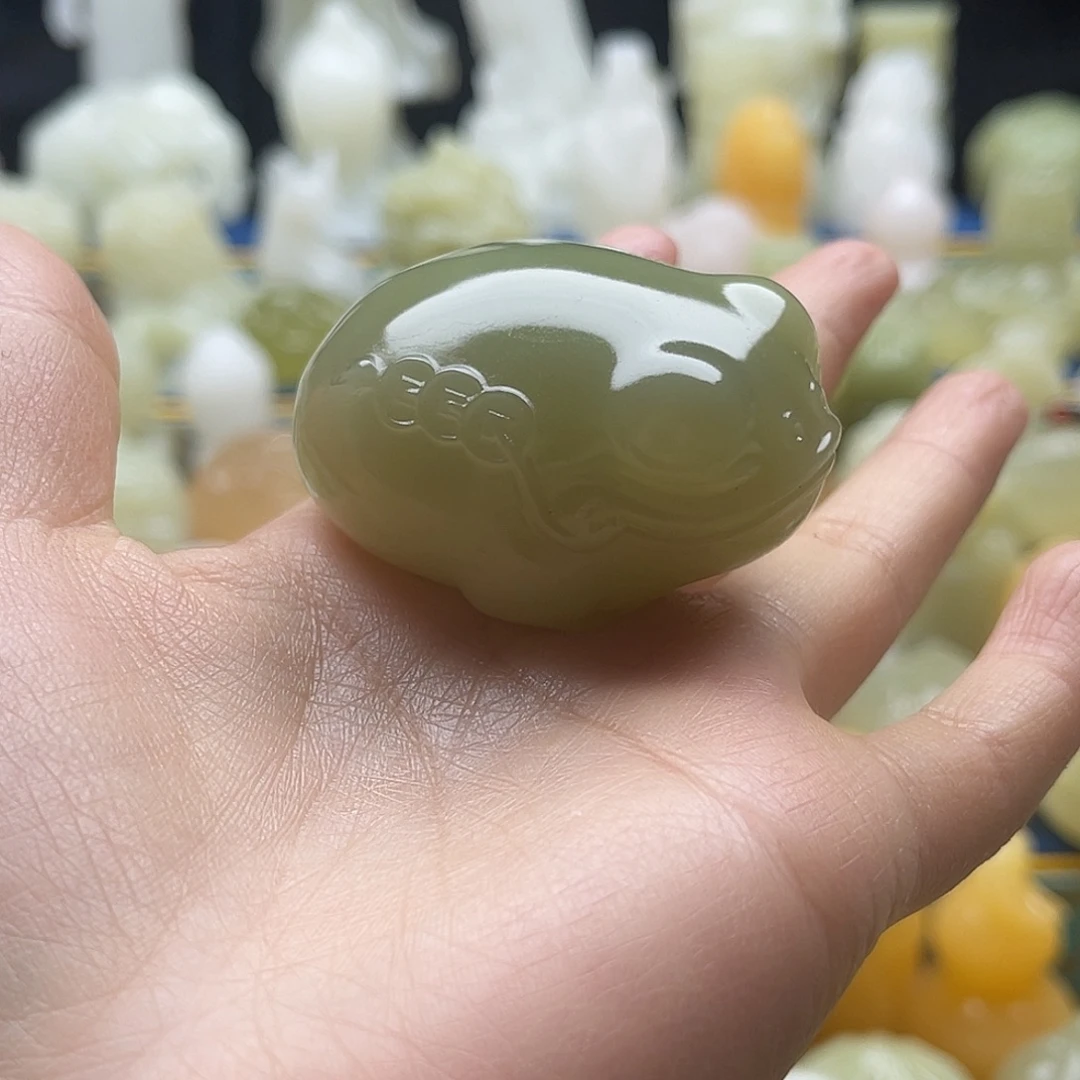 枣***玉天然桌面小摆件