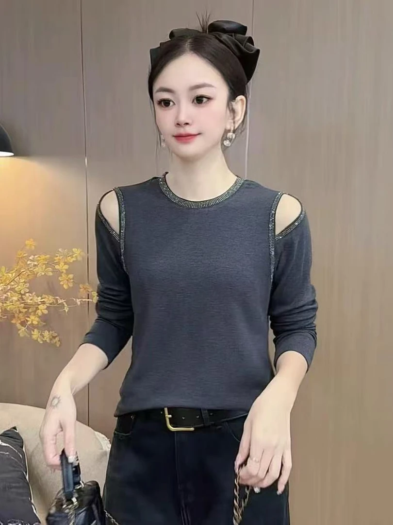 【琴琴穿搭】8825设计感圆领洋气宽松显瘦秋新款烫钻精品棉打底衫