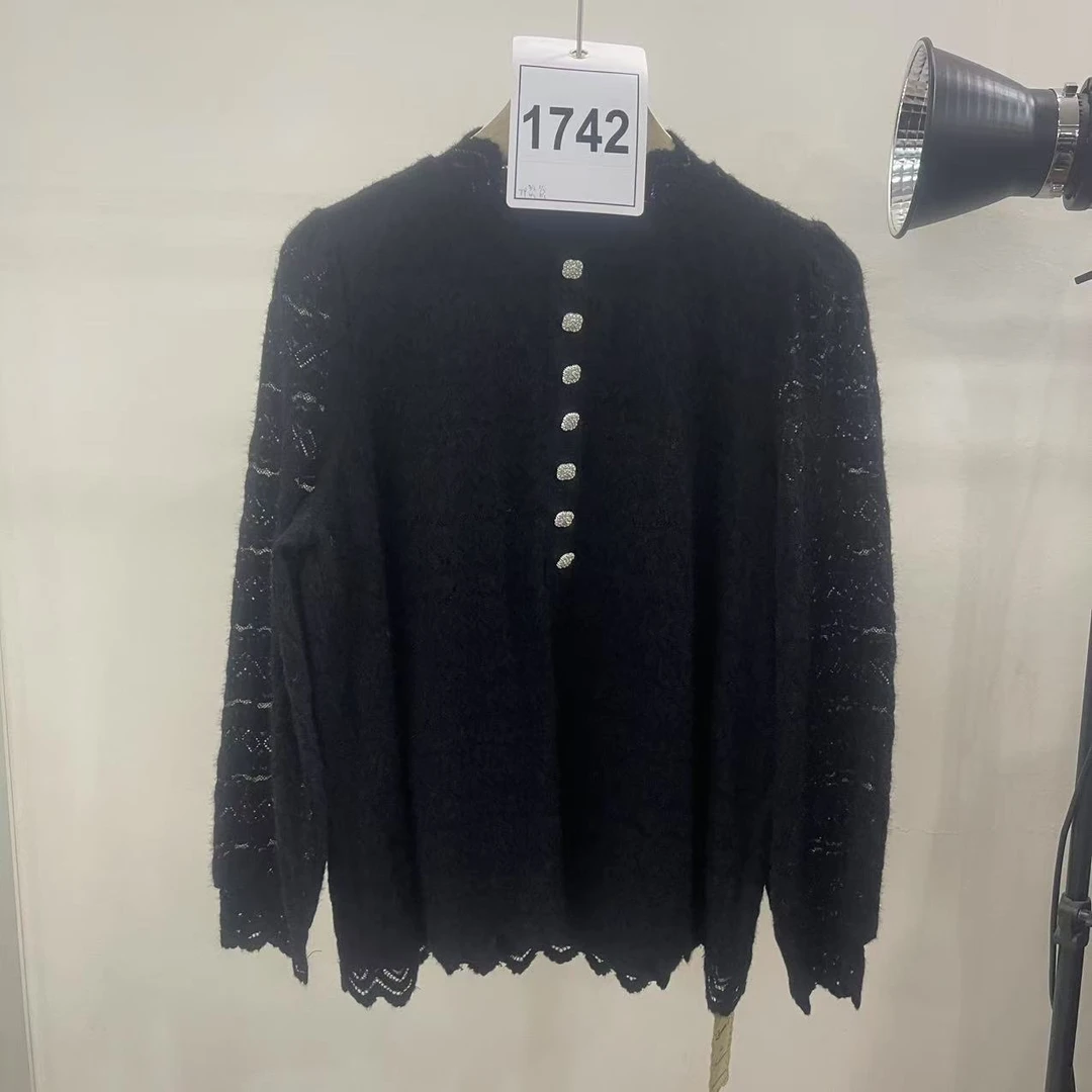 1742-21528-蕾丝磨毛小衫