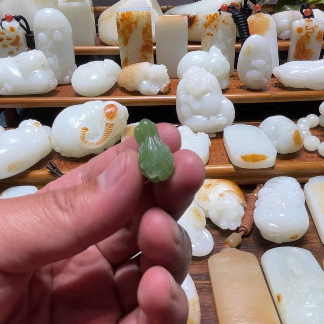 和田玉挂件未镶嵌赏*阁