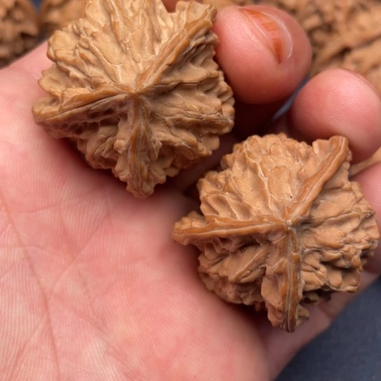 文玩核桃吊坠盘山三棱