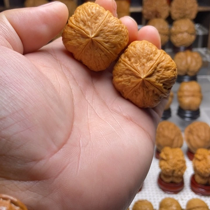 文玩核桃吊坠1聚宝四棱