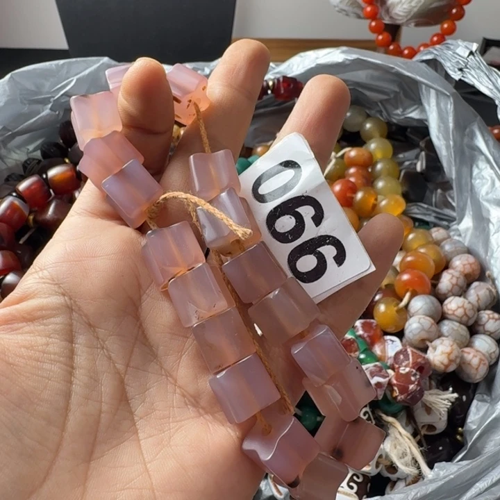叫***姐玛瑙/玉髓未镶嵌颈饰