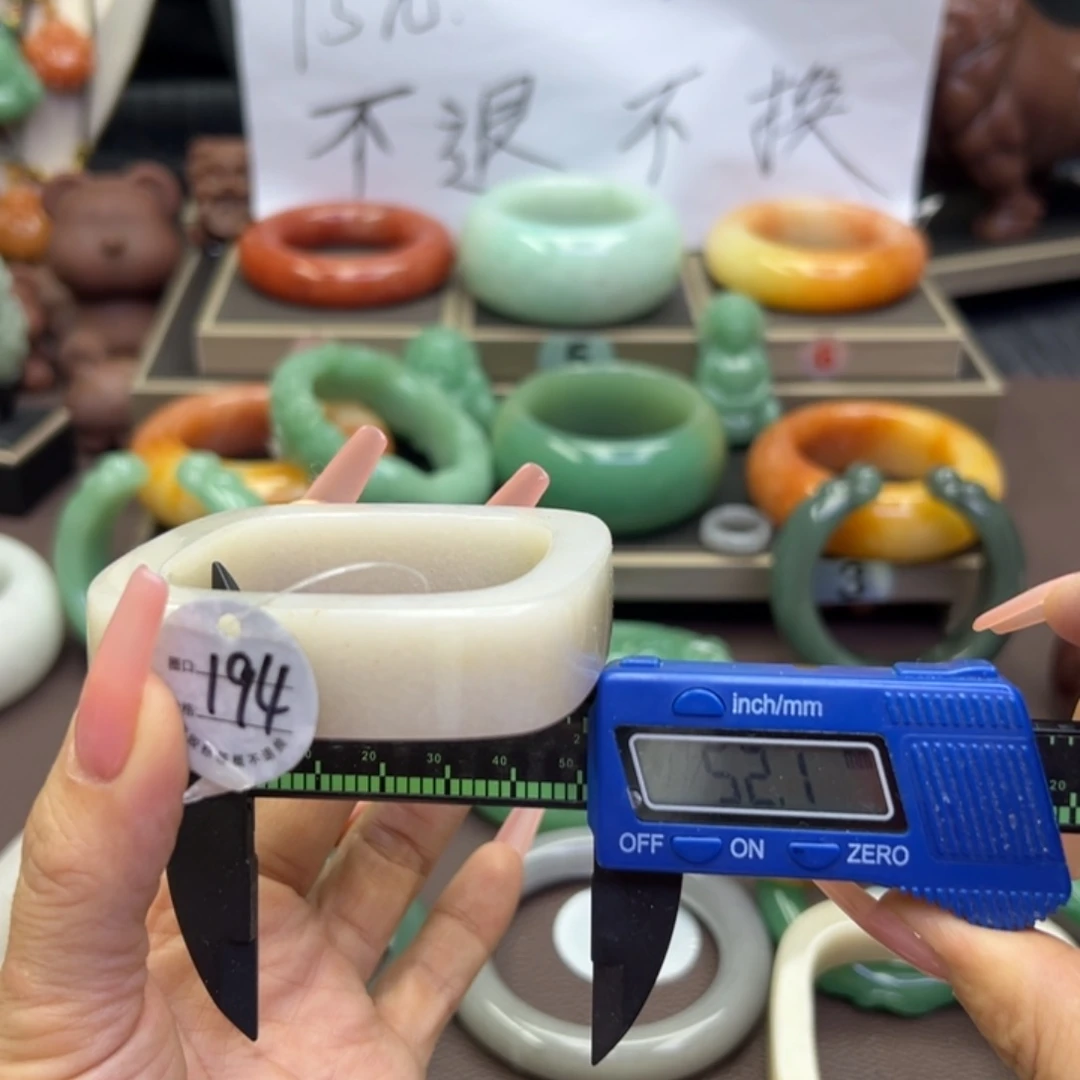 未镶嵌手镯石英岩玉