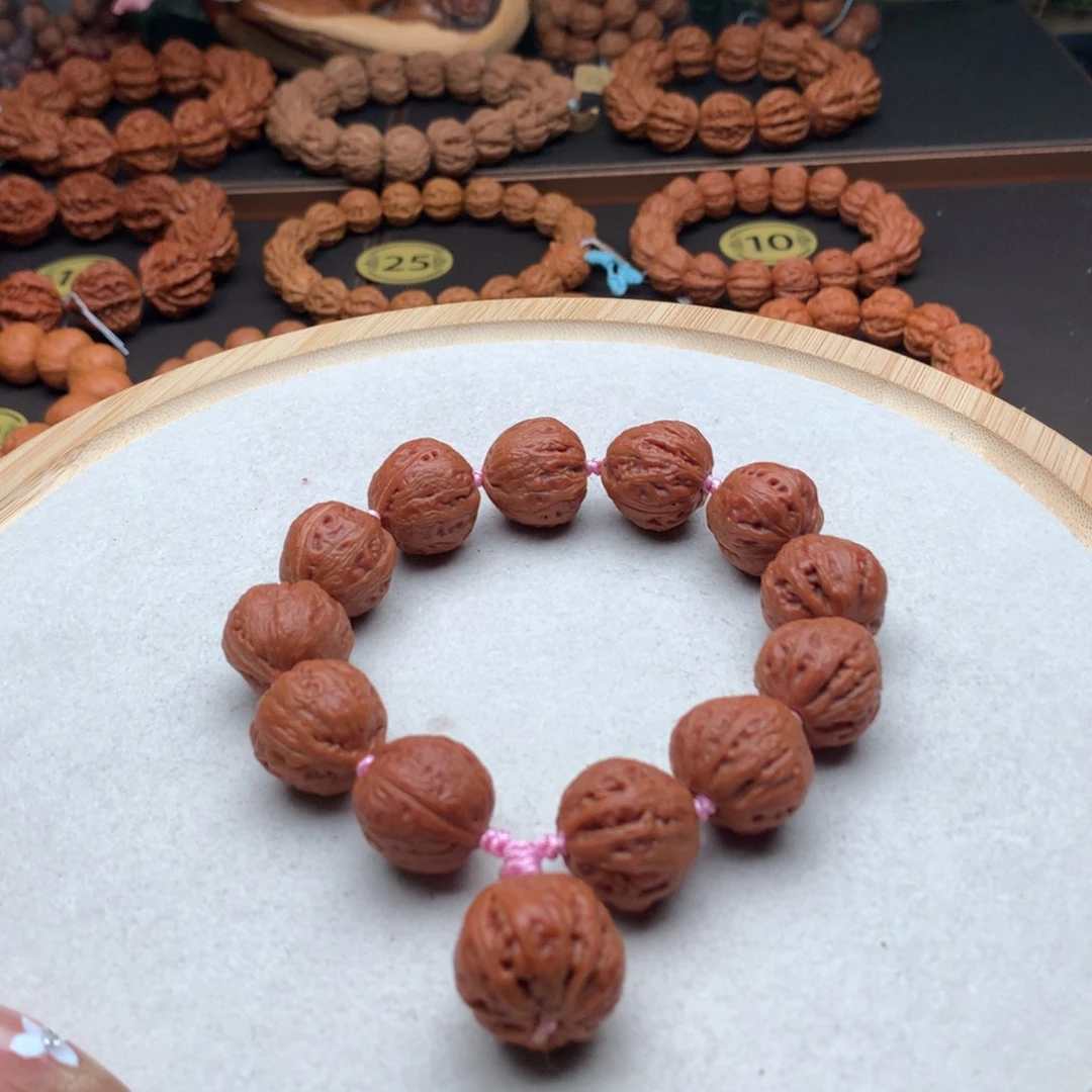 文玩核桃手串红皮桃心