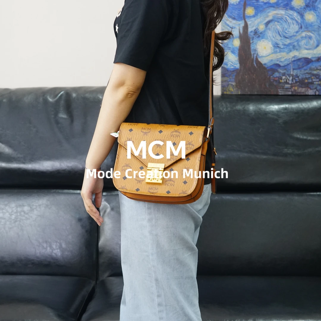 95新 MCM 干邑色马蹄包/YB03908015/8015