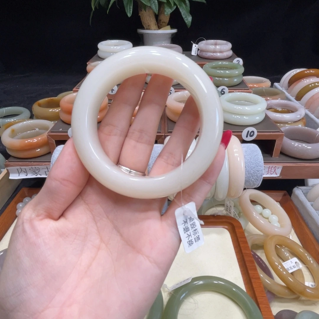塞***亚石英质玉未镶嵌手镯