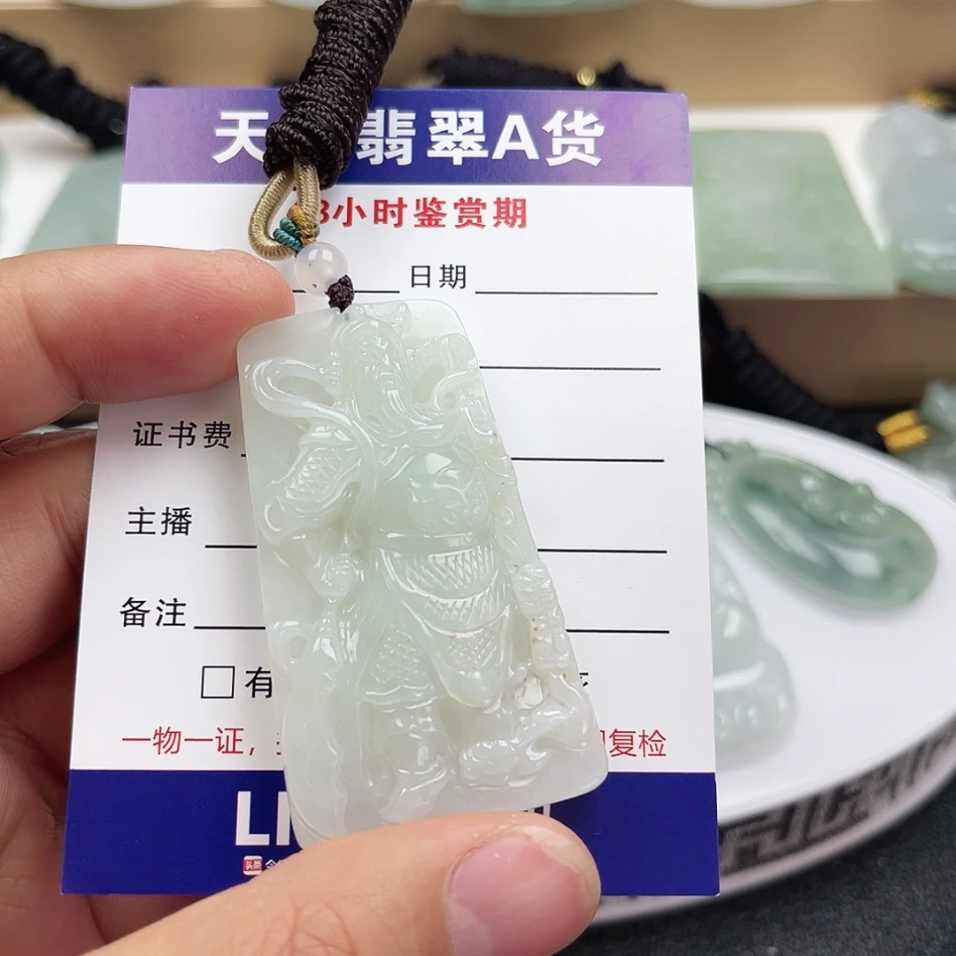 翡翠未镶嵌颈饰