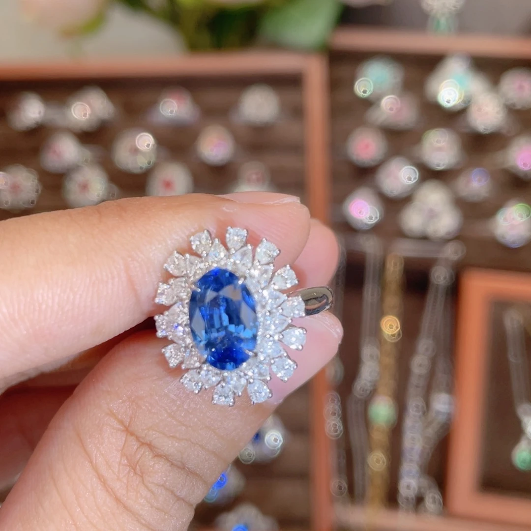 蓝宝石戒指18K金镶嵌1.99ct 无烧矢车菊